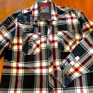Affliction heavy duty flannel. 2 xl and made of thick material.